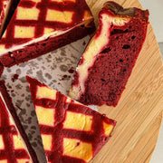 „Red Velvet“ brownie su sūrio kremu