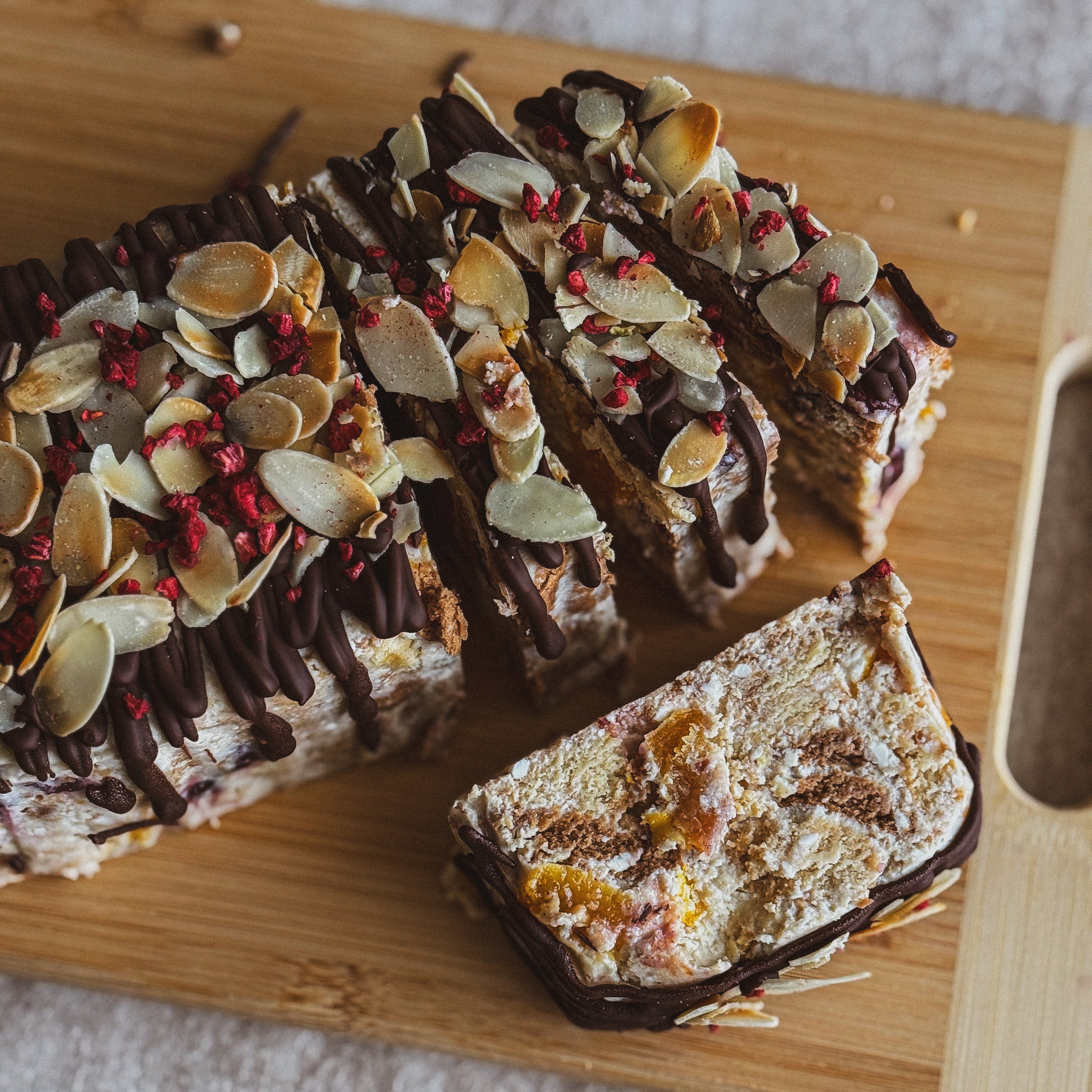 Varškės tinginys su džiovintais vaisiais